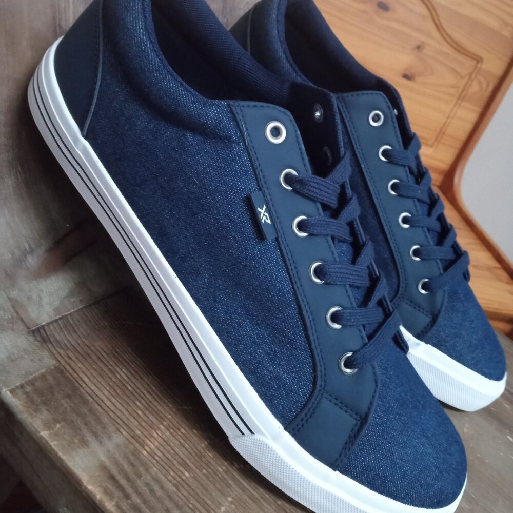 Xray Footwear Men's Size 10.5 Maaemo Low Top Sneakers